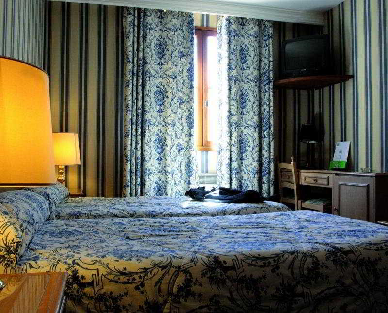 Hotel L'Aragon Carcassonne Bilik gambar